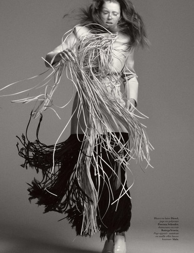 Stella Hanan by Oliver Hadlee Pearch Bazaar France May 2025 6.jpg