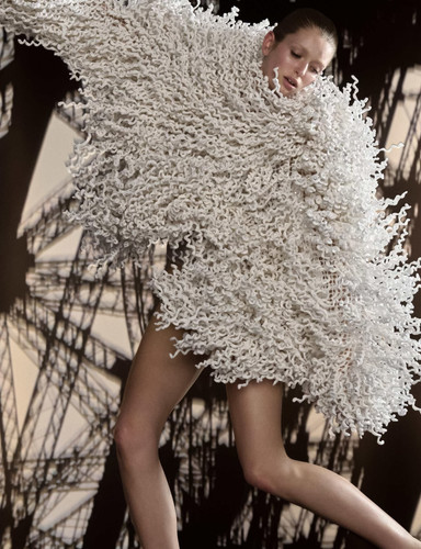 Stella Hanan by Oliver Hadlee Pearch Bazaar France May 2025 4.jpg