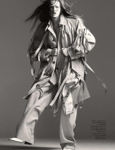 Stella Hanan by Oliver Hadlee Pearch Bazaar France May 2025 13.jpg