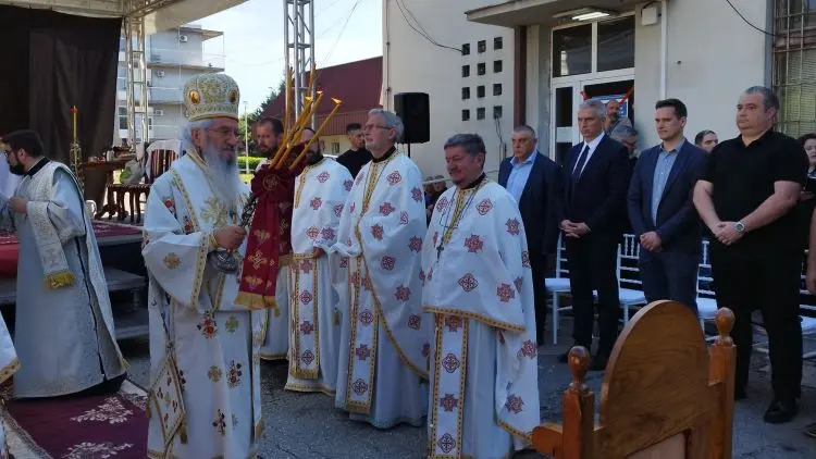 Osveštan hram Svetog Nektarija Eginskog u UKC Kragujevac