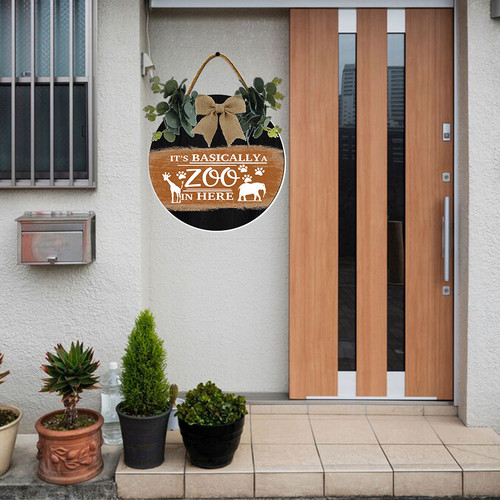 it is basically a zoo in here 003 3.jpg