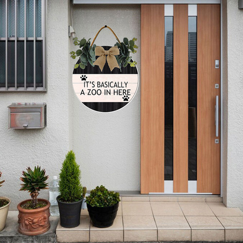 it is basically a zoo in here 001 3.jpg