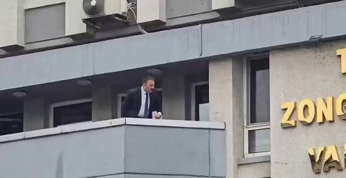  CdeuNkzhGM3TdI .jpg
