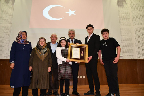 GmU1pcuaYAEn7B7.jpg