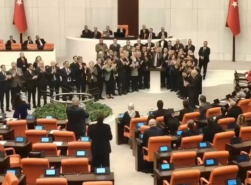 hCMop 5v AUHV3g9.jpg