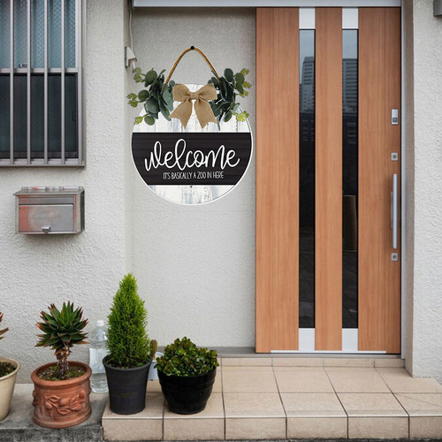 welcome it is basically a zoo in here 002 3.jpg