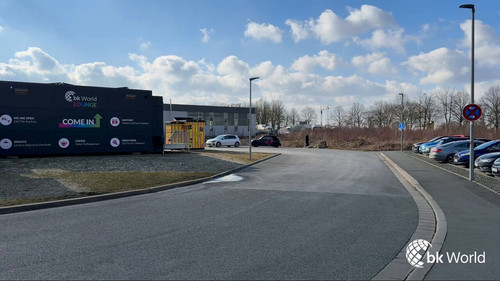 F3zCzTb85Rjc0 S7.jpg