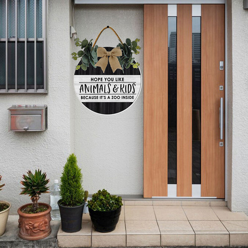 hope you like animals & kids becase it is a zoo inside 3.jpg