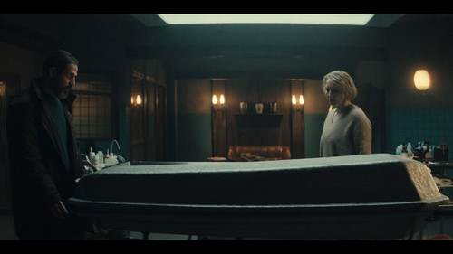Woman.of.the.Dead.S02E01.Plastic.Wrap.1080p.NF.WEB DL.CZ DE.DD+5.1.H.264 playWEB.mkv snapshot 04.23 .jpg