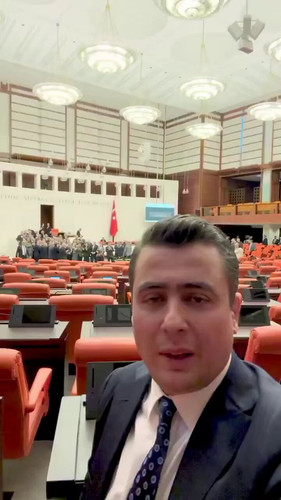 8 FD9FoZnPlSo YV.jpg