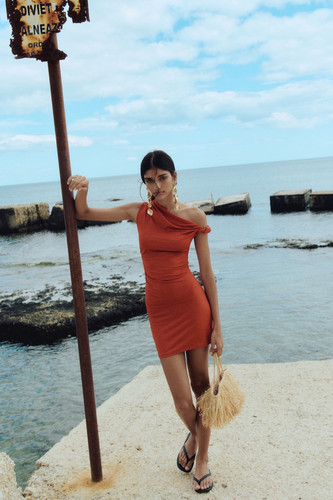HM Beach Vacation 2025 Lookbook10.jpg