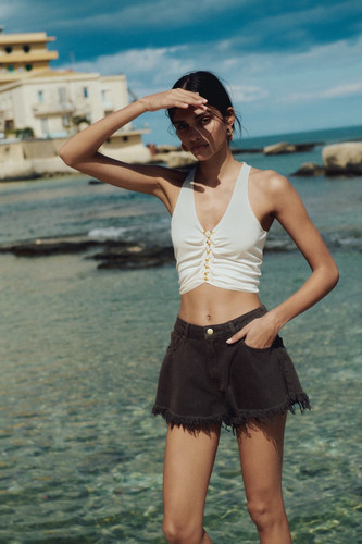 HM Beach Vacation 2025 Lookbook06.jpg