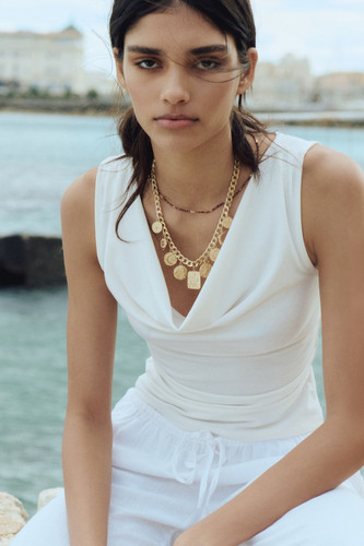 HM Beach Vacation 2025 Lookbook11.jpg