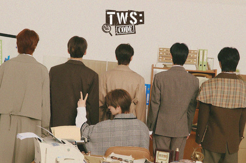 weverse 20250321130149 572785865.jpg