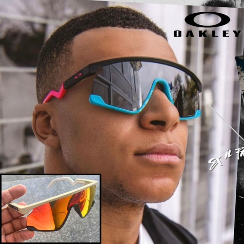Óculos de sol BXTR Oakley.jpg