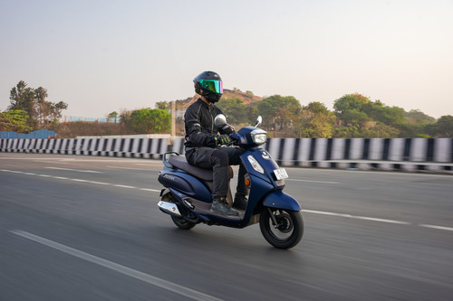 Suzuki Access RT Action(1).jpg