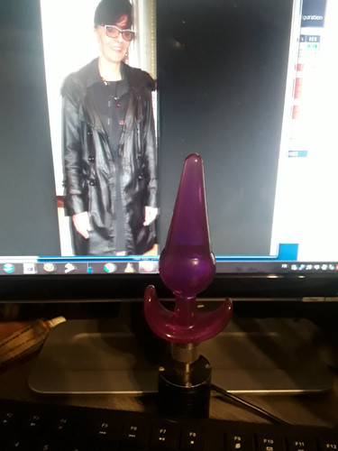 Le plug pour occuper le cul de ma femme..jpg