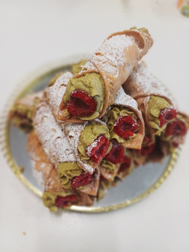 cannoli pistacja.malina.jpg