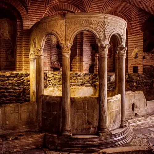 catacomb thessaloniki.jpg