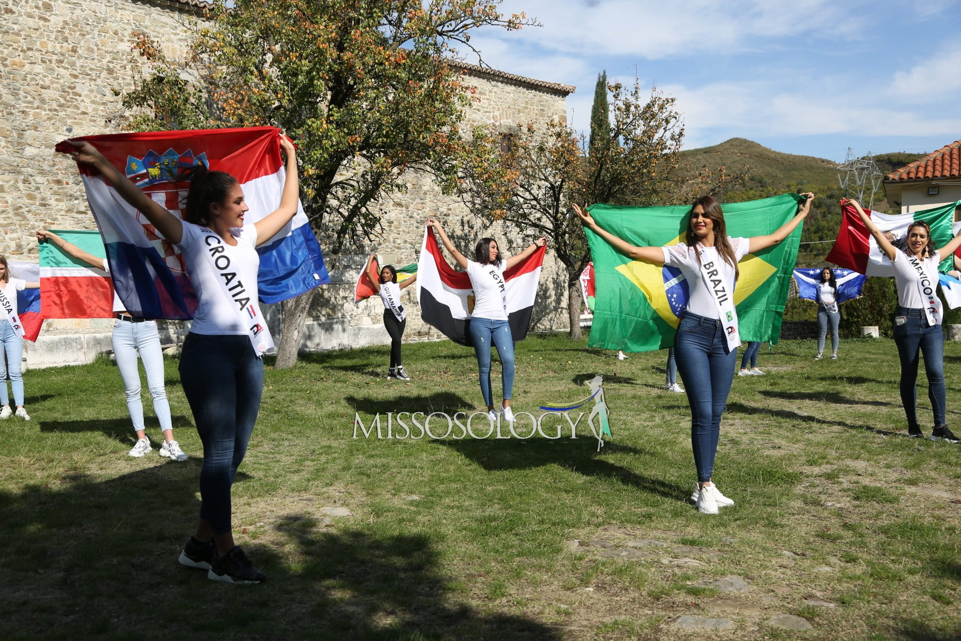 candidatas a the miss globe 2021. final: 05 nov. - Página 12 5aEfA7