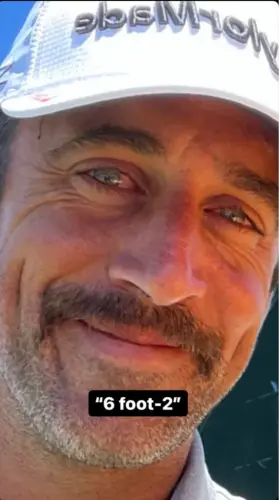 Aaron Rodgers High 1 571x1024.webp