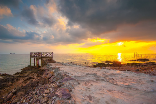 sunset view at vio vio beach Batam Indonesia.jpg