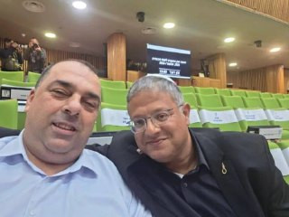 عضوا الكنيست العربيان من الطائفة الدرزية أكرم حسون وعفيف عبد يصوتان لصالح قانون إعدام الأسرى الفلسطينيين....
