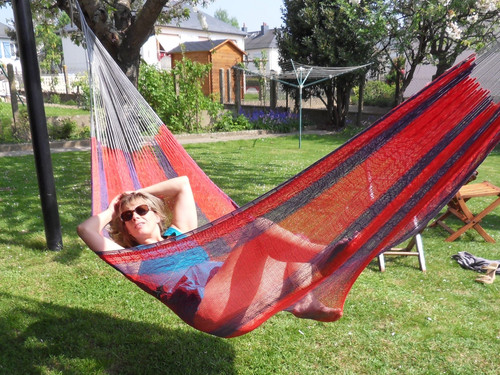 Lisa bronze dans le hamac à la vue des voisins 07.jpg