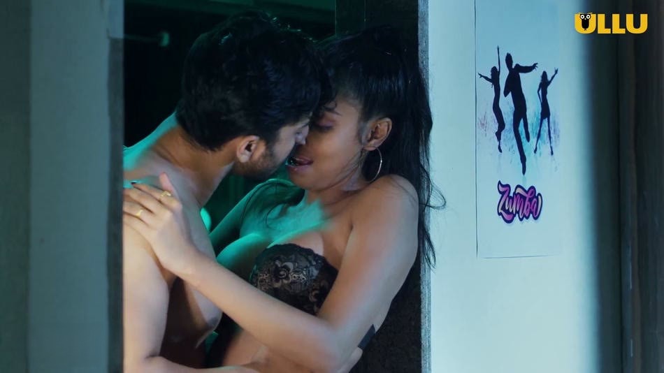 Palang Tod Anniversary Gift is an Uncensored ULLU Web Series Starring Revathi Acharya 27