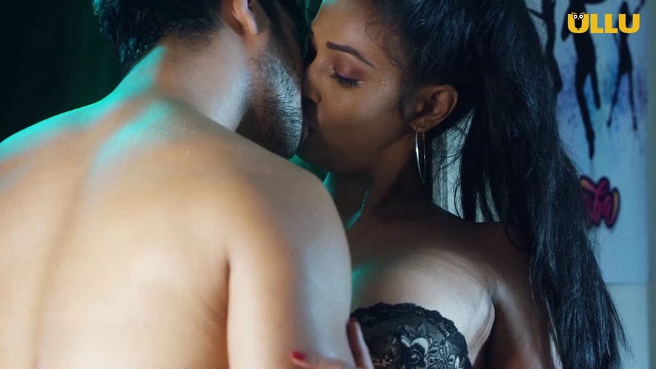 Palang Tod Anniversary Gift is an Uncensored ULLU Web Series Starring Revathi Acharya 31