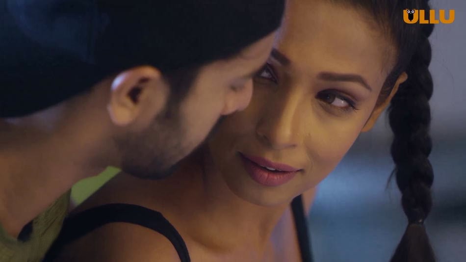 Palang Tod Anniversary Gift is an Uncensored ULLU Web Series Starring Revathi Acharya 13