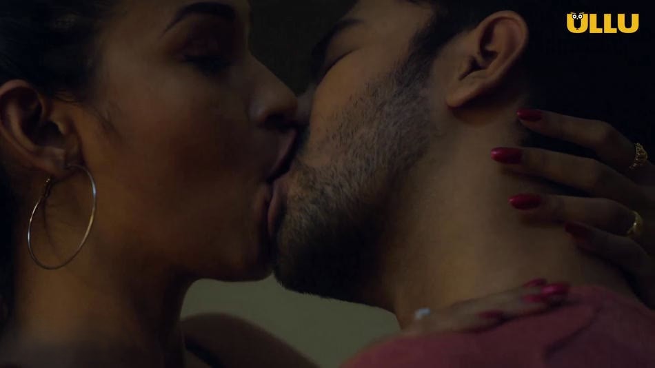 Palang Tod Anniversary Gift is an Uncensored ULLU Web Series Starring Revathi Acharya 44