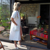 Lisa est une vraie infirmière toujours nue sous sa blouse 02