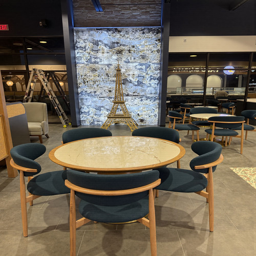 v4 table eiffel close.jpg