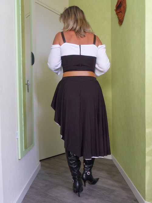 Lisa essaye des tenues coquines envoyées par un fan 21.jpg