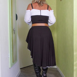 Lisa essaye des tenues coquines envoyées par un fan 21