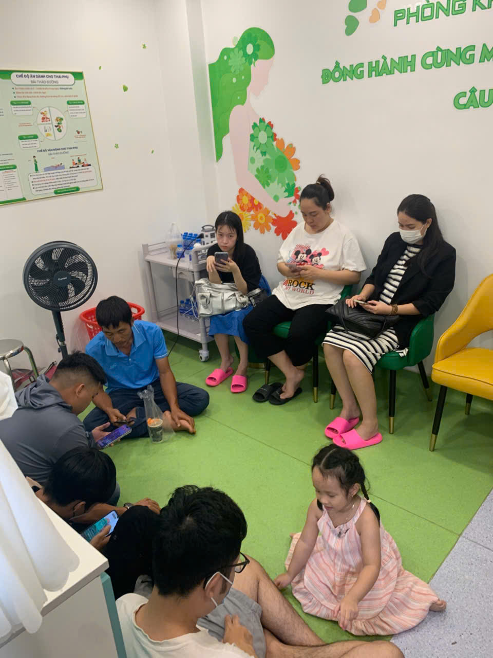 Bệnh nhân chờ khám tại HAMEC