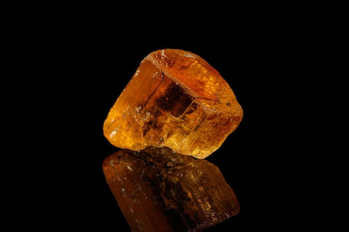 macro stone mineral yellow topaz black background 254845 19920.jpg
