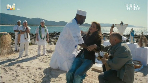 Terra Forte Ep 7 Rita Pereira faint 1.jpg