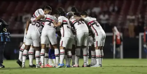 São Paulo decepciona em casa e perde oportunidade crucial para a classificação