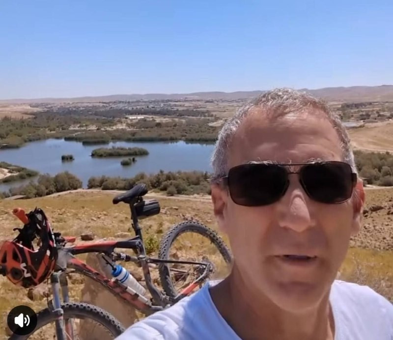 مقتل الضابط في سلاح جو الاحتلال، إيدو فرومر، وهو مقدم في الخدمة الاحتياطية، أمس في حادث قفز بالمظلات بالنقب....
