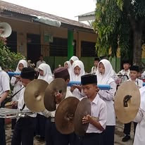 latihan drumband siswa.jpg