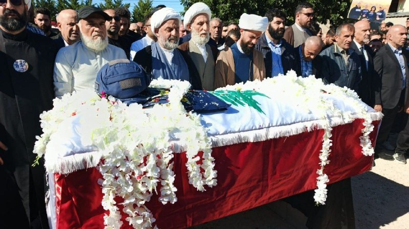 تشييع جثمان الشهيدة الصحفية آمال خليل، التي ارتقت بقصف الاحتلال في جنوب لبنان....