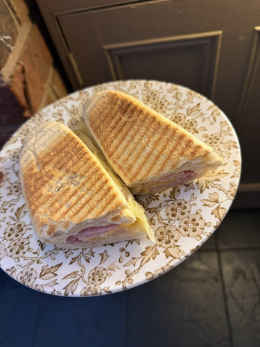 HE6 OUiaIAAZBeY?format=jpg.jpg