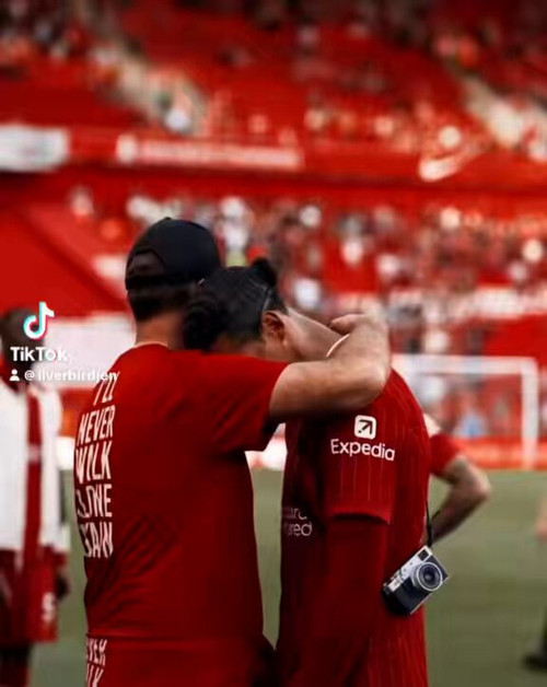 VWzX1q4aL SiEm37.jpg