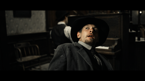 Godless.S01E06.Dear.Roy.2160p.NF.WEB DL.DDP5.1.Atmos.H.265 FUSiON.0:20:20.png