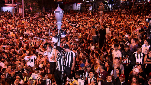 Ronaldinho.The.One.and.Only.S01E03.2160p.WEB.h265 EDITH.0:27:59.png