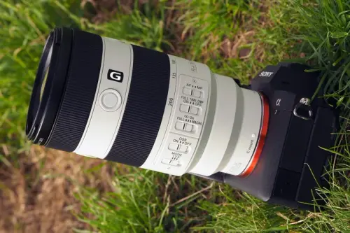Sony FE 70-200mm F4 Macro GM OSS II lens switches. Credit: Joshua Waller