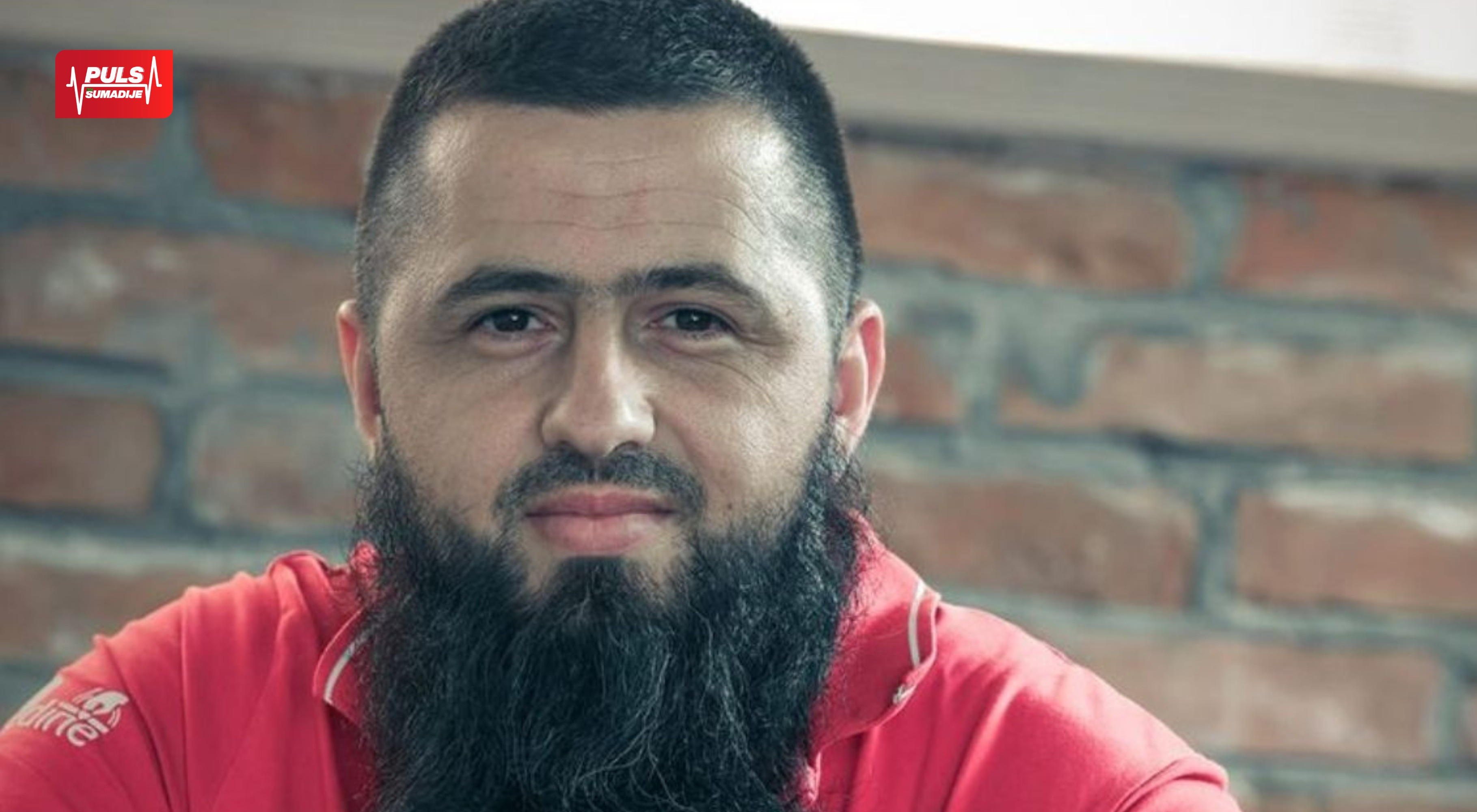 BRAVO, SEADE, LJUDINO! Humani pekar iz Novog Pazara gradi kuću svom pravoslavnom komšiji i njegovoj sedmočlanoj porodici!