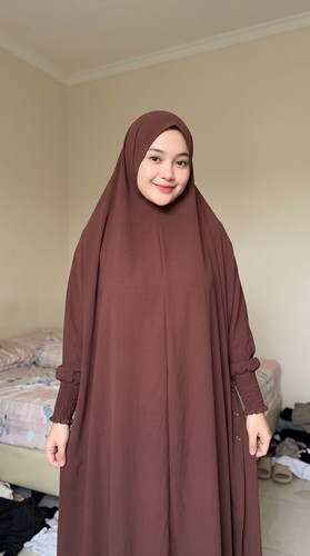 Seorang wanita muda 202604242244.jpg